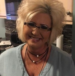 Meet your Posher, Yvette